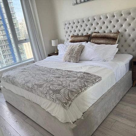 Beautiful Bright Modern Condo With Water View And Ac In Dt Vancouver 2Br,3Bd,2Bt Sleeps 6 Guests Free Parking Netflix Included Kültér fotó